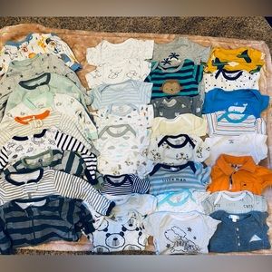 SOLD🛑 0-3 month sleepers and onesies.